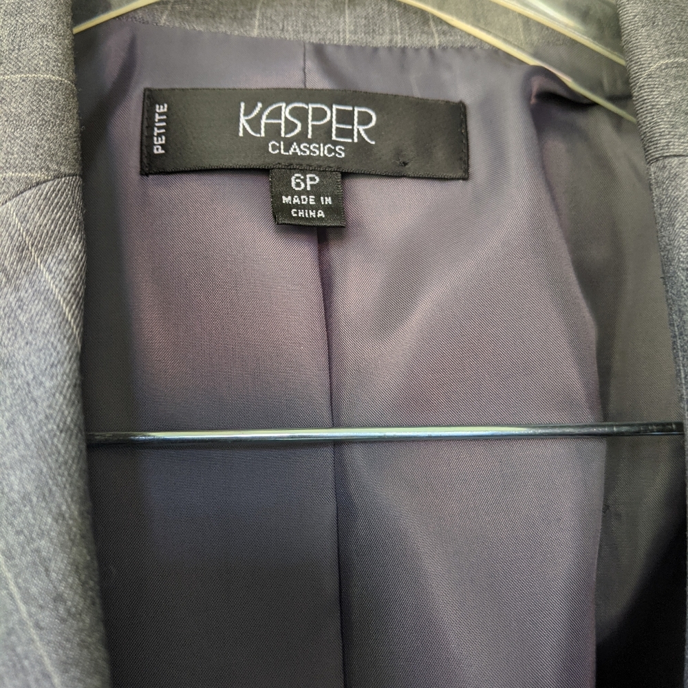 Suit - Picture 3 of 6